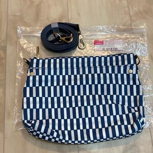 NWT thirty-one relaxed crossbody Navy Oasis bag